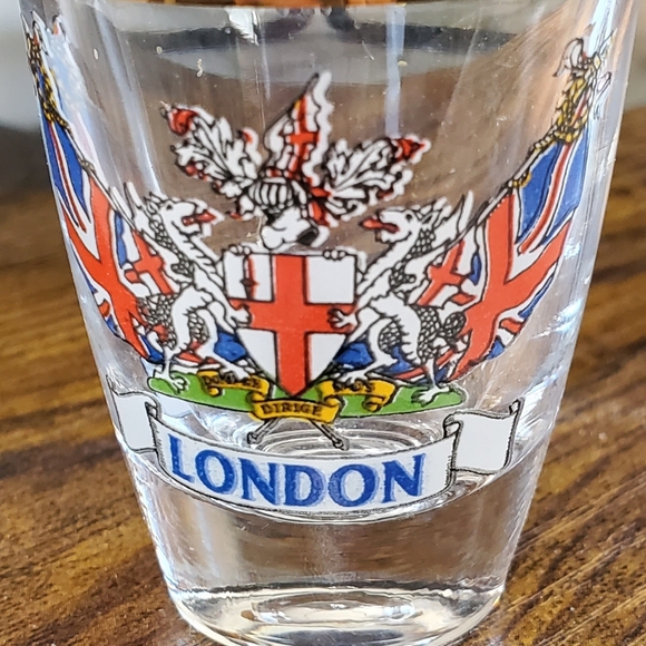 London Vintage Shot Glass with Gold Rim - Picture 9 of 9